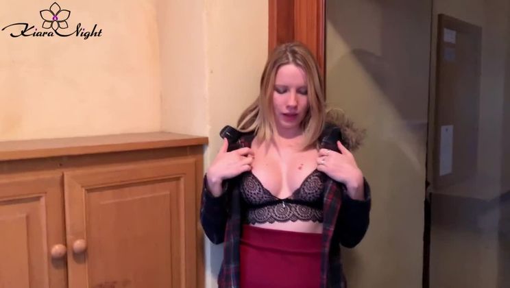 Girl Teases Naked Body and Lures Stranger to Sex - Outdoor