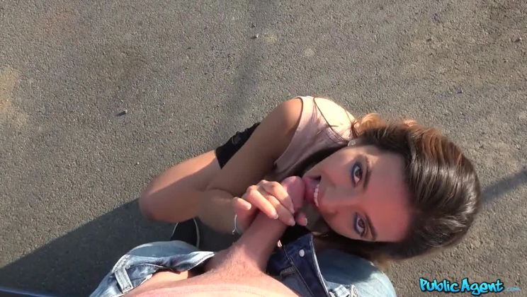 Mexican babe gives roadside blowjob